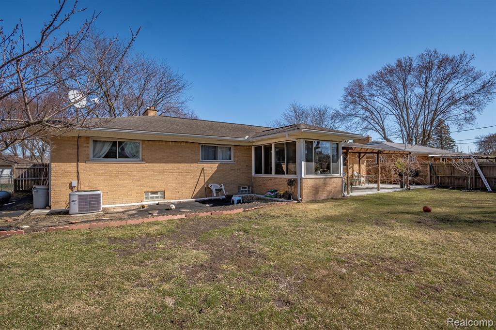 42323 TESSMER Drive, Sterling Heights, MI 48314 — Photo 36