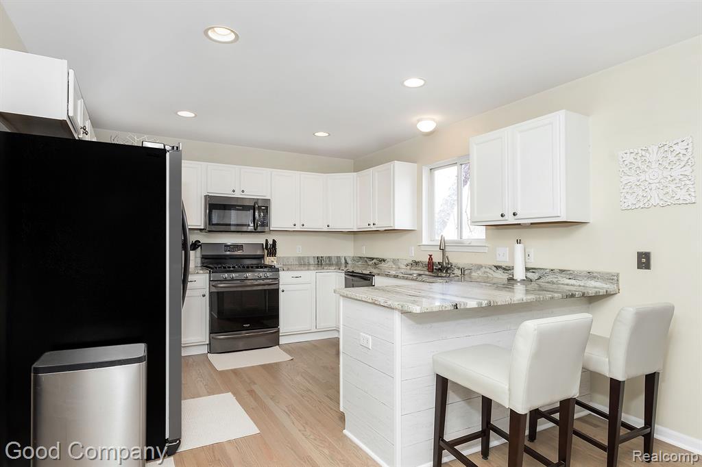 883 VANDERPOOL Drive, Troy, MI 48083 — Photo 12