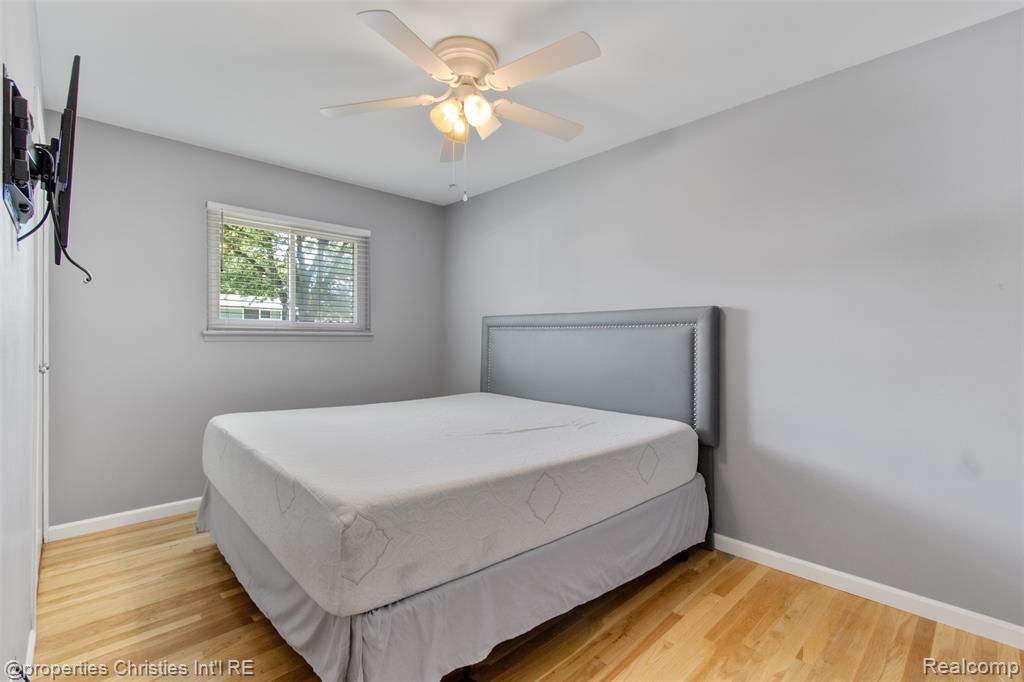 8439 Doncaster Drive, Sterling Heights, MI 48312 — Photo 16