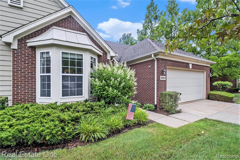 40832 LENOX PARK Drive, Novi, MI 48377 — Photo 2