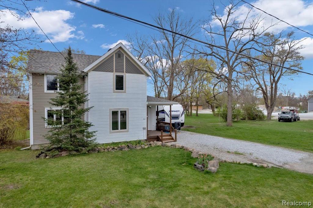 10352 HEGEL Road, Goodrich Vlg, MI — Photo 2