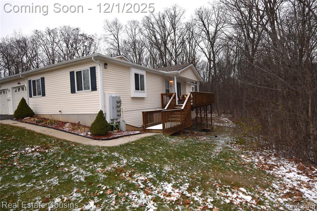 9562 Woodside Circle, Grand Blanc, MI 48439 — front exterior