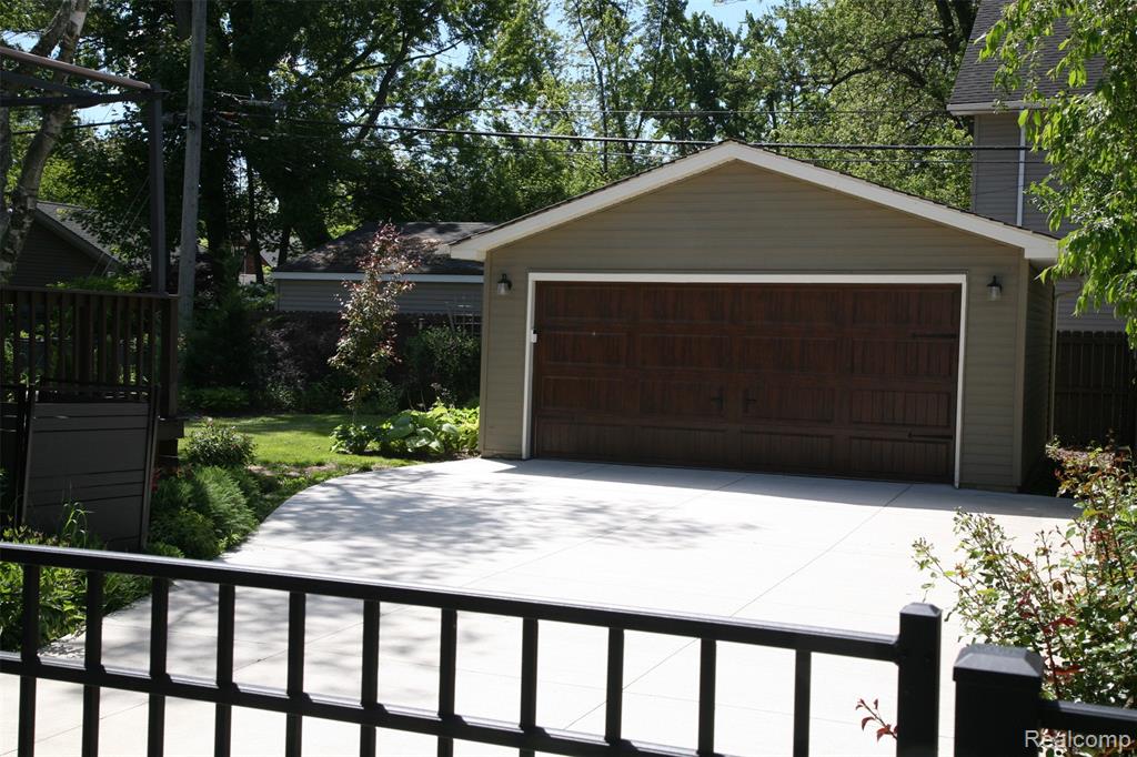 717 W 12 MILE Road, Royal Oak, MI 48073 — Photo 35