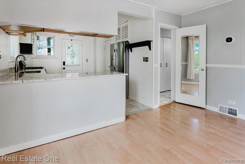 2918 Nagle Court, Keego Harbor, MI 48320 — Photo 15