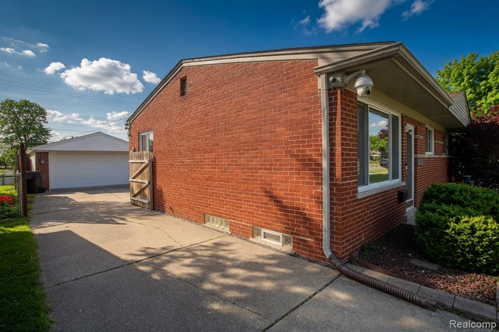18584 Blue Island Court, Roseville, MI 48066 — Photo 2