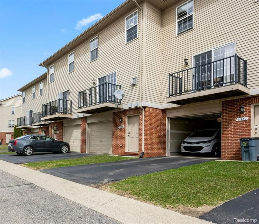 6335 Waldon Center Drive, Unit #16, Clarkston, MI — Photo 30