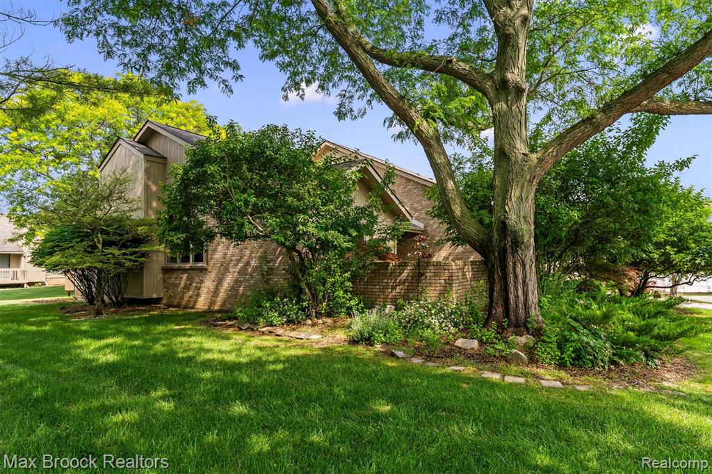 4159 Foxpointe Drive, West Bloomfield, MI 48323 — Photo 2
