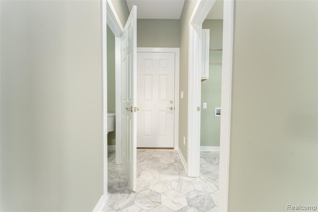 570 W Wildwood Drive, Owosso, MI 48867 — Photo 12