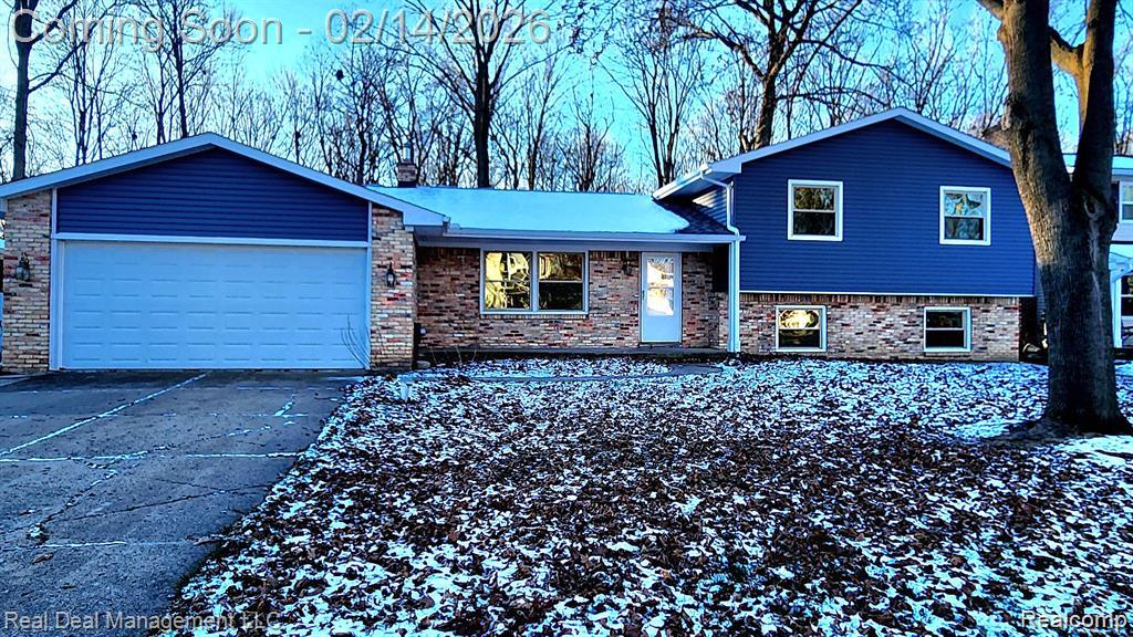 5352 Olde Saybrooke Road, Grand Blanc, MI 48439 — front exterior
