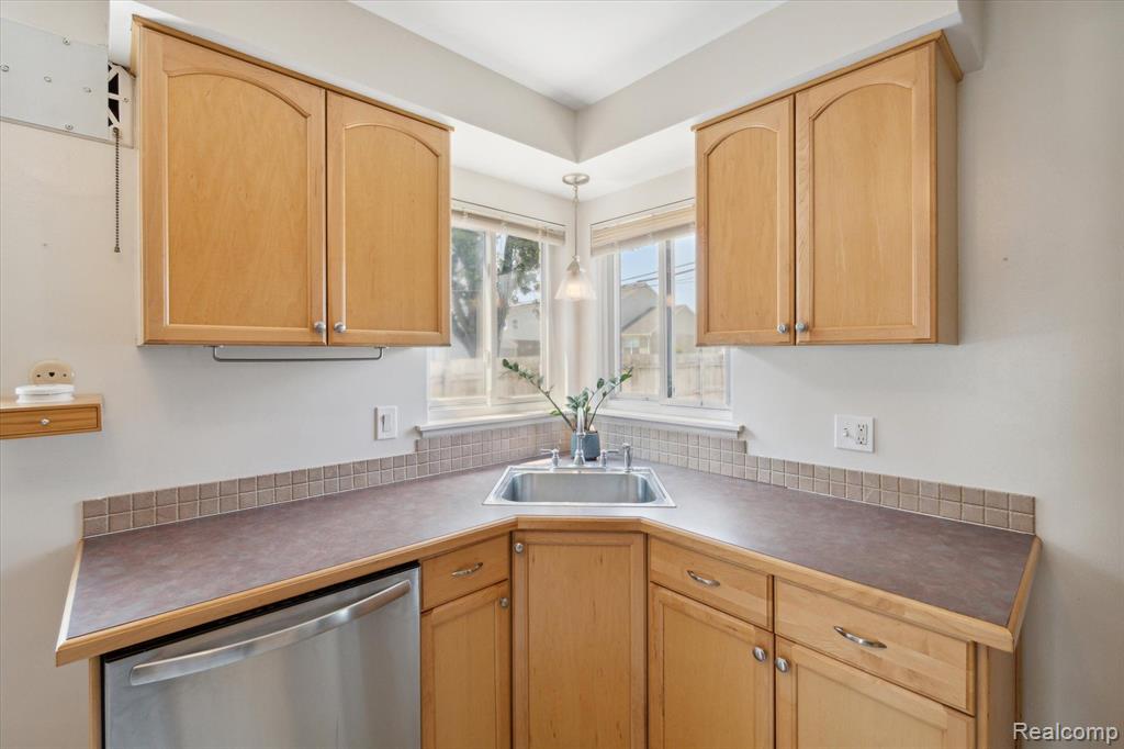 8211 TERRI Drive, Westland, MI — Photo 12