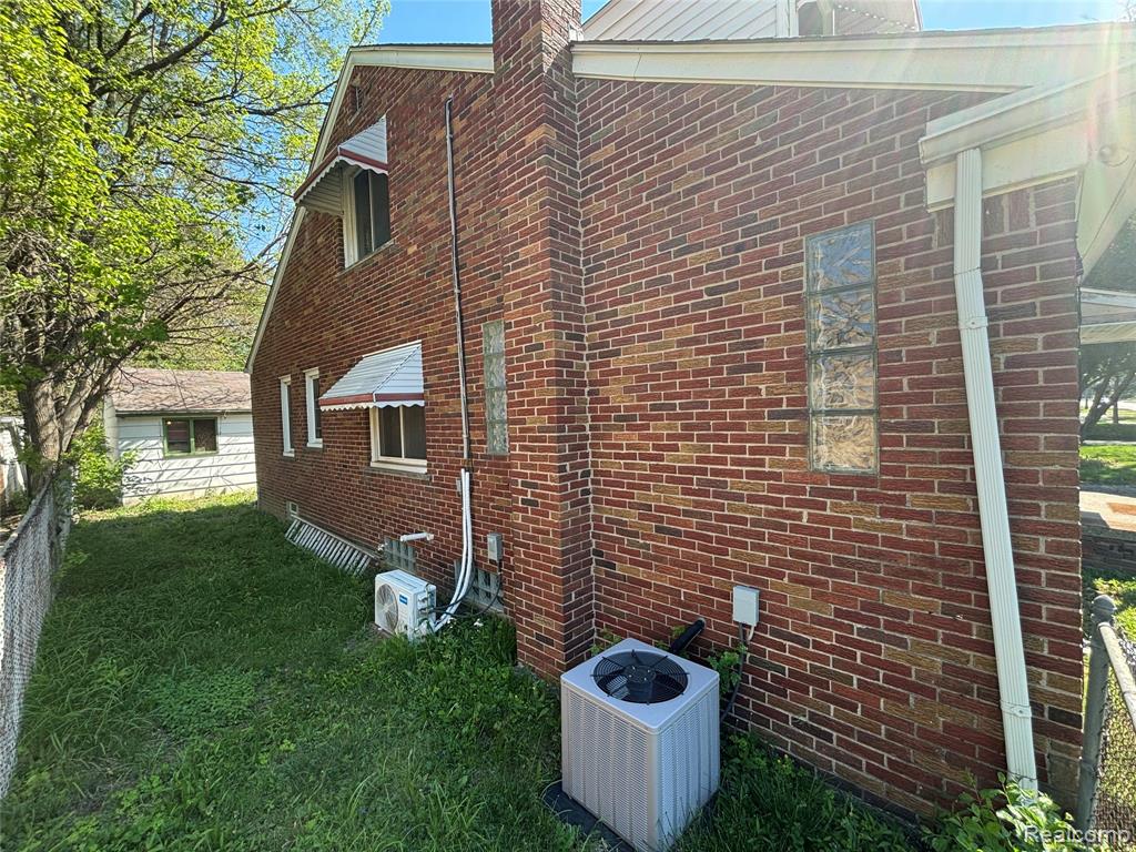 915 E 14 Mile Road, Commerce Twp, MI — Photo 4