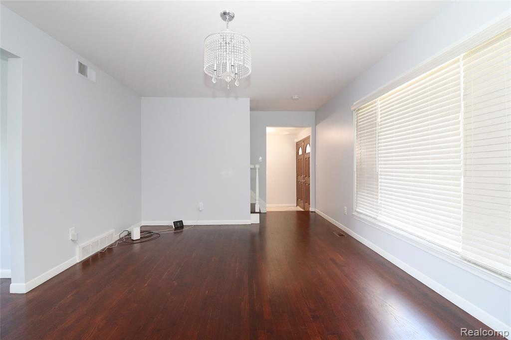 739 Kinloch Street, Dearborn Heights, MI 48127 — Photo 33