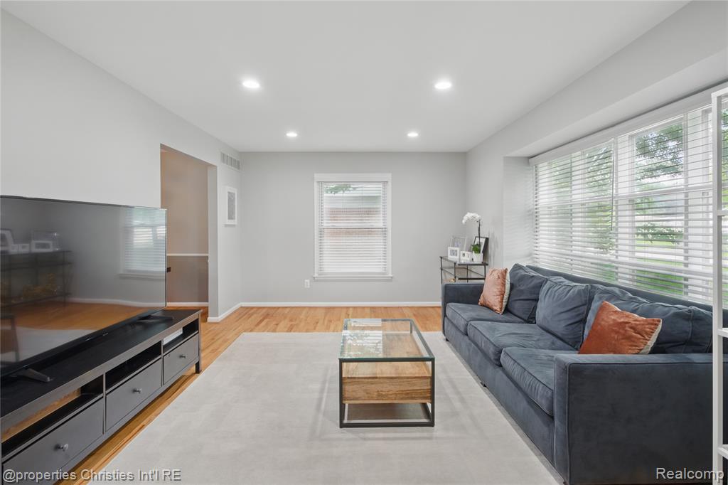 6821 Tamerlane Drive, West Bloomfield, MI — Photo 2