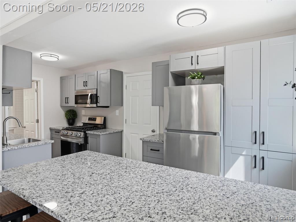22329 Maxine Street, Saint Clair Shores, MI 48080 — Photo 9