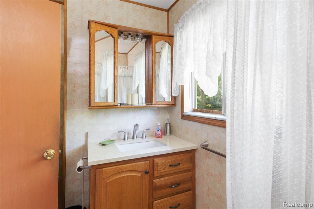 3499 E Carpenter Road, Flint, MI 48506 — Photo 22