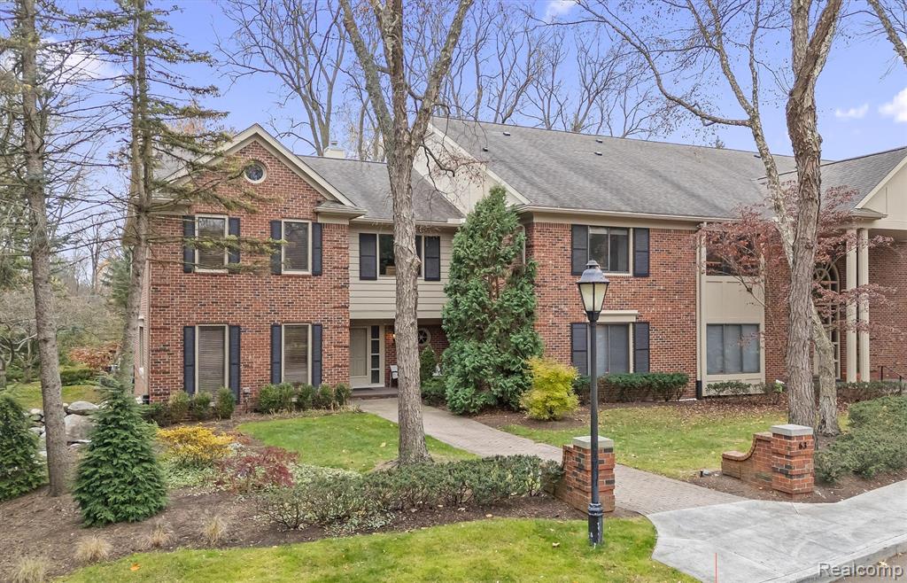 63 Barden Court, Bloomfield Hills, MI 48304 — Photo 34