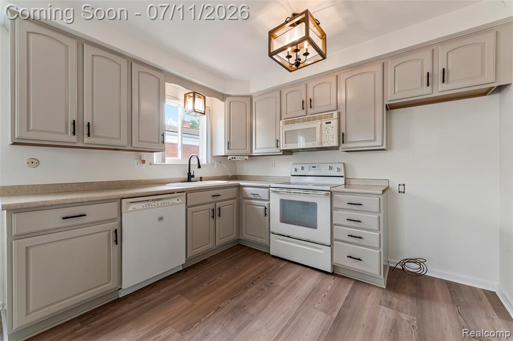 5965 N Lafayette Street, Dearborn Heights, MI 48127 — Photo 12