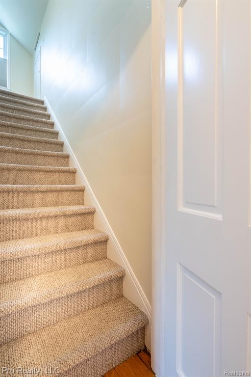 8 CARLTON Lane, Dearborn, MI 48120 — Photo 12