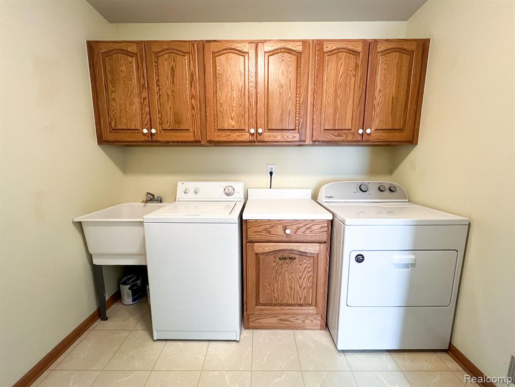 7835 E RIDGE Drive, Almont, MI 48003 — Photo 24