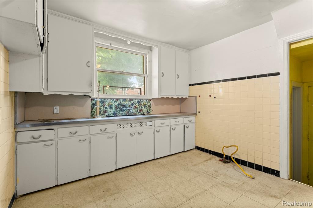 8547 Meyers Road, Detroit, MI 48228 — Photo 12