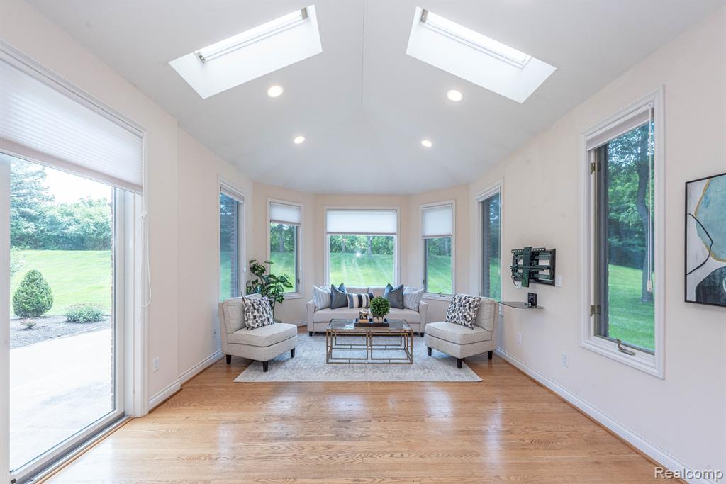 5003 HICKORY POINTE Drive, Orchard Lake Village, MI 48323 — Photo 28