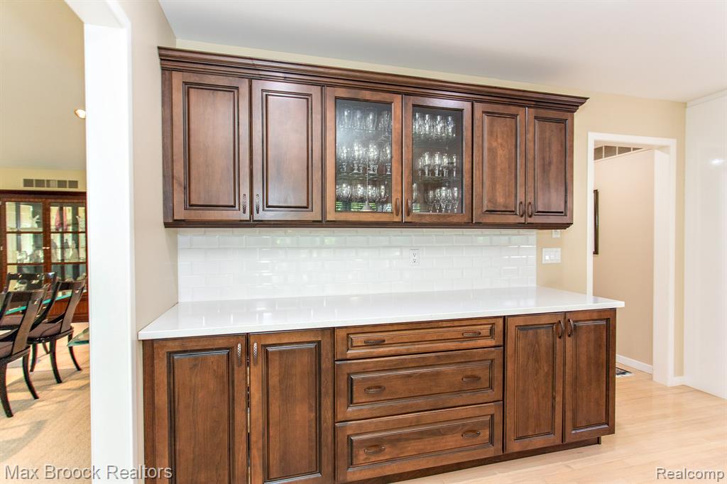 6524 Pleasant Lake Court, West Bloomfield, MI — Photo 15