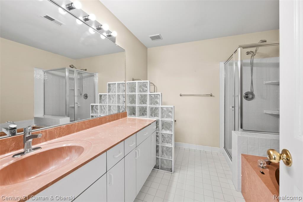5237 Royal Vale Lane, Dearborn, MI 48126 — Photo 18