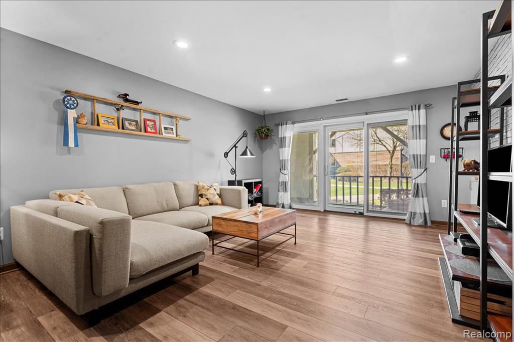 42160 Woodward Avenue, 17, Bloomfield Hills, MI 48304 — Photo 6