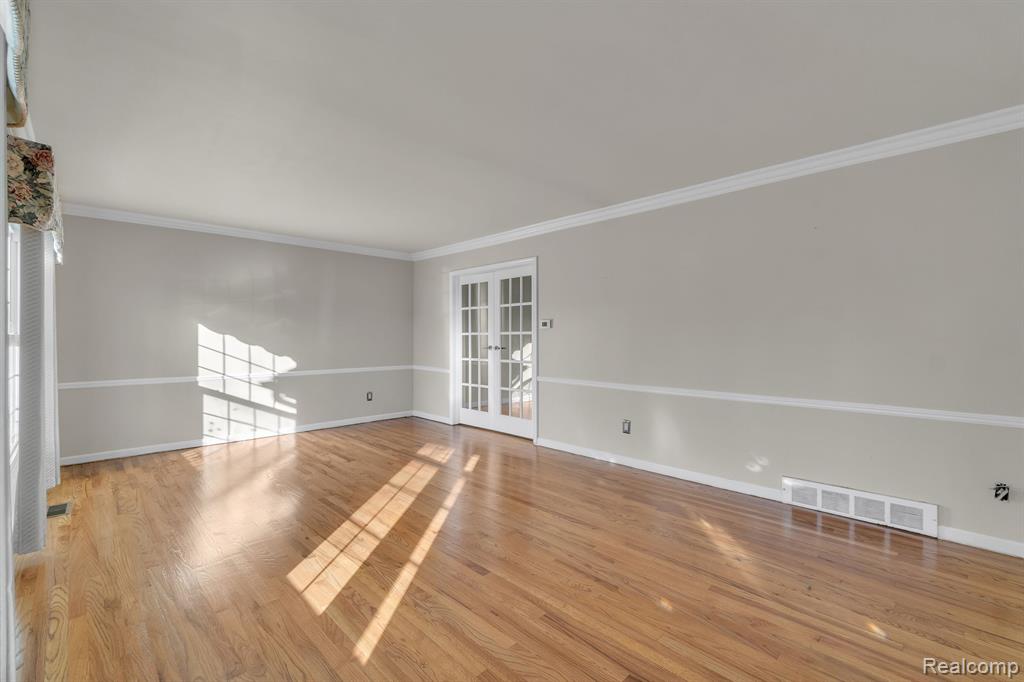 4248 WHITEBIRCH Drive, West Bloomfield, MI 48323 — Photo 4