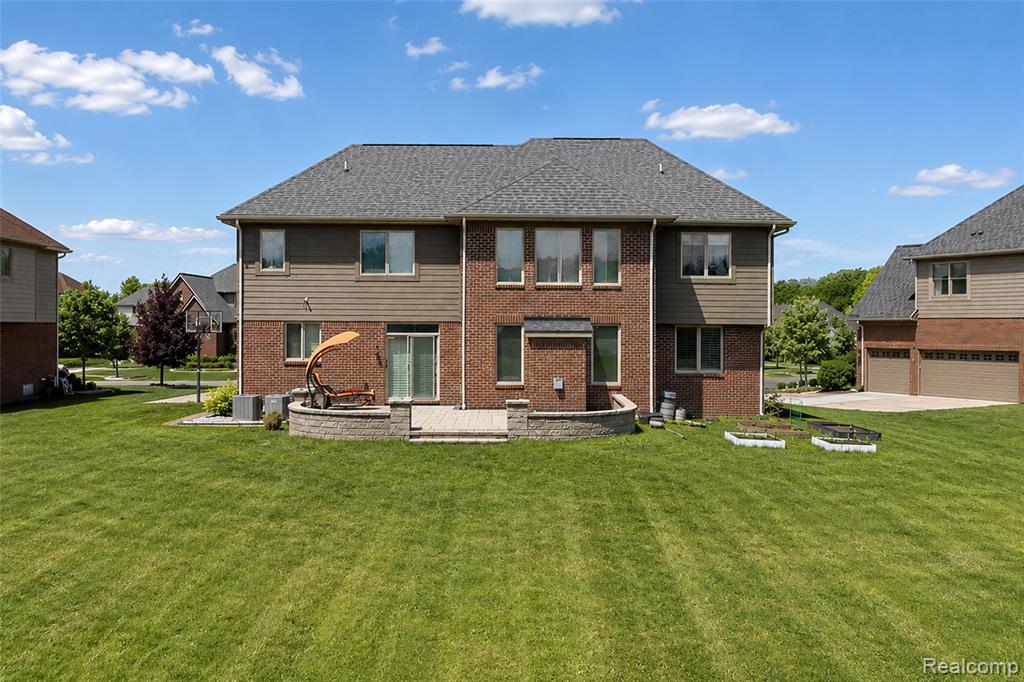 47576 VALENCIA Circle, Novi, MI — Photo 86