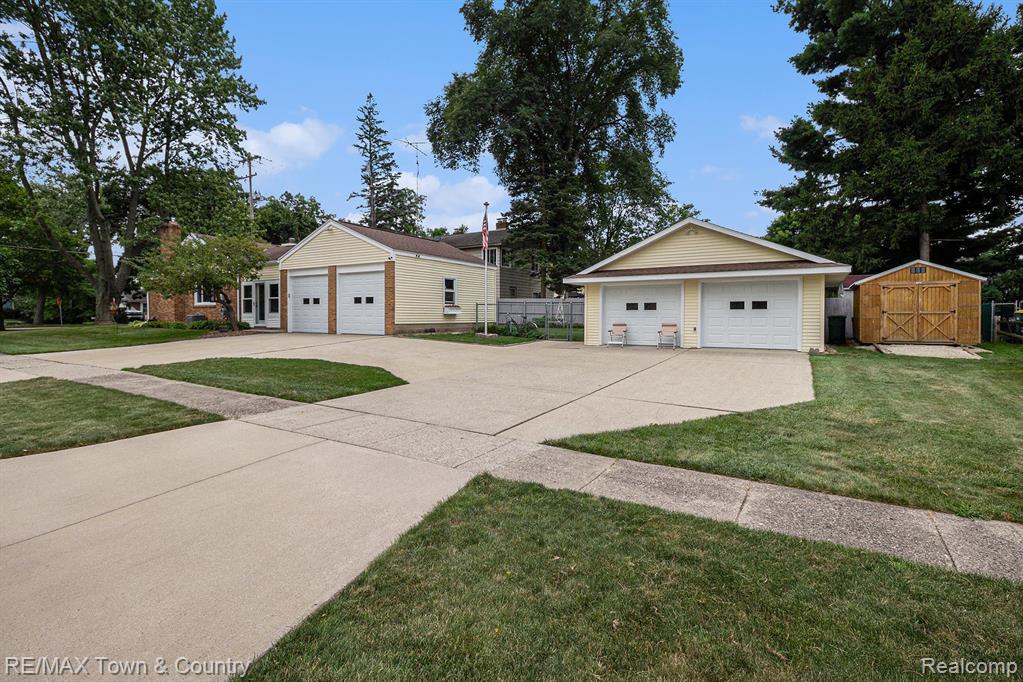 407 N McKinley Road, Flushing, MI 48433 — Photo 22