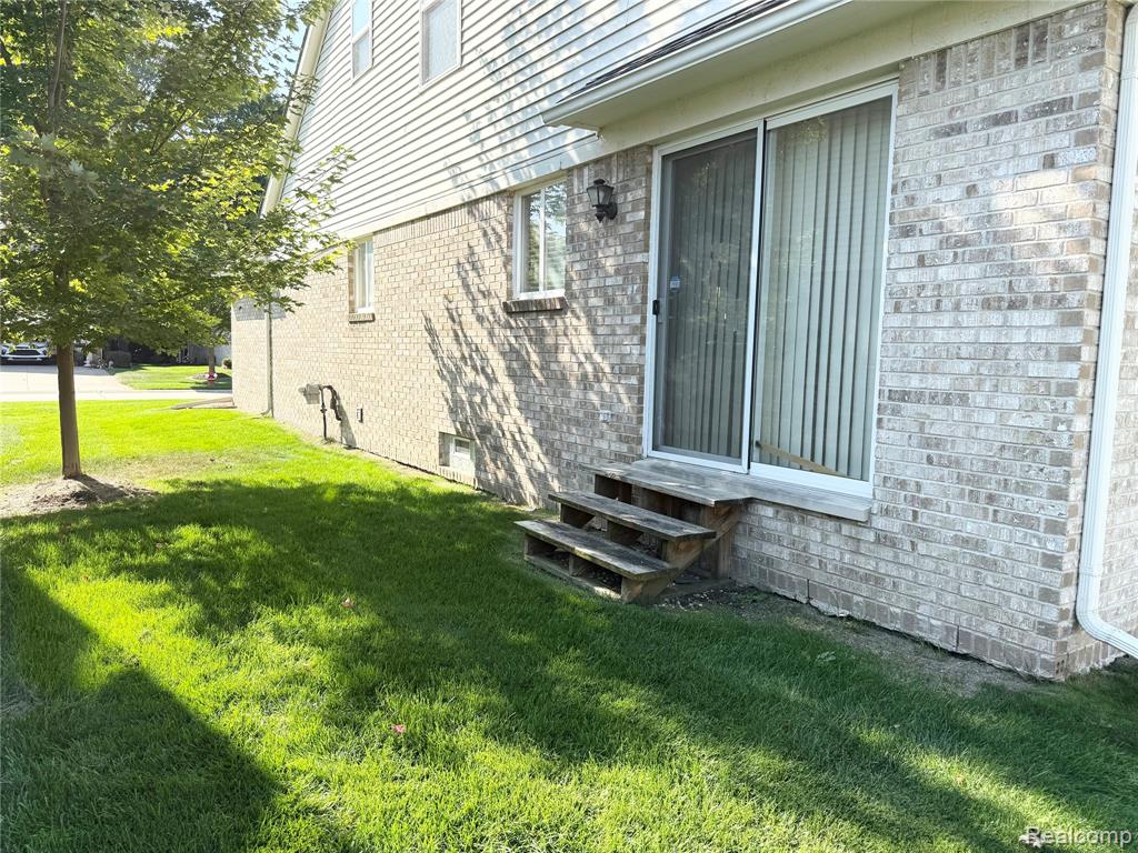 5765 Woodview Drive, Sterling Heights, MI 48314 — Photo 31