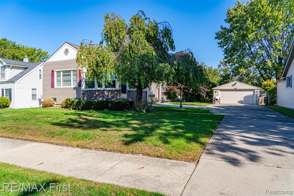 21931 Elizabeth Street, Saint Clair Shores, MI 48080