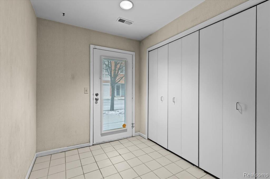 294 Main Sail Court, 22, Detroit, MI 48207 — Photo 33