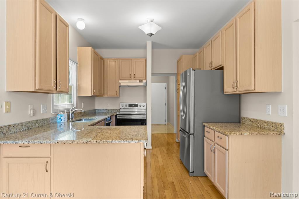 41665 CHARLESTON Lane, Novi, MI 48377 — Photo 17