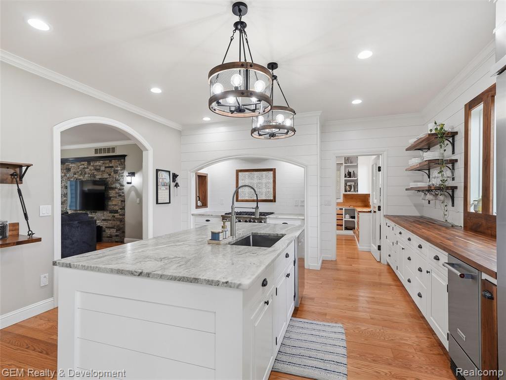 45625 W 9 Mile Road, Novi, MI — Photo 19
