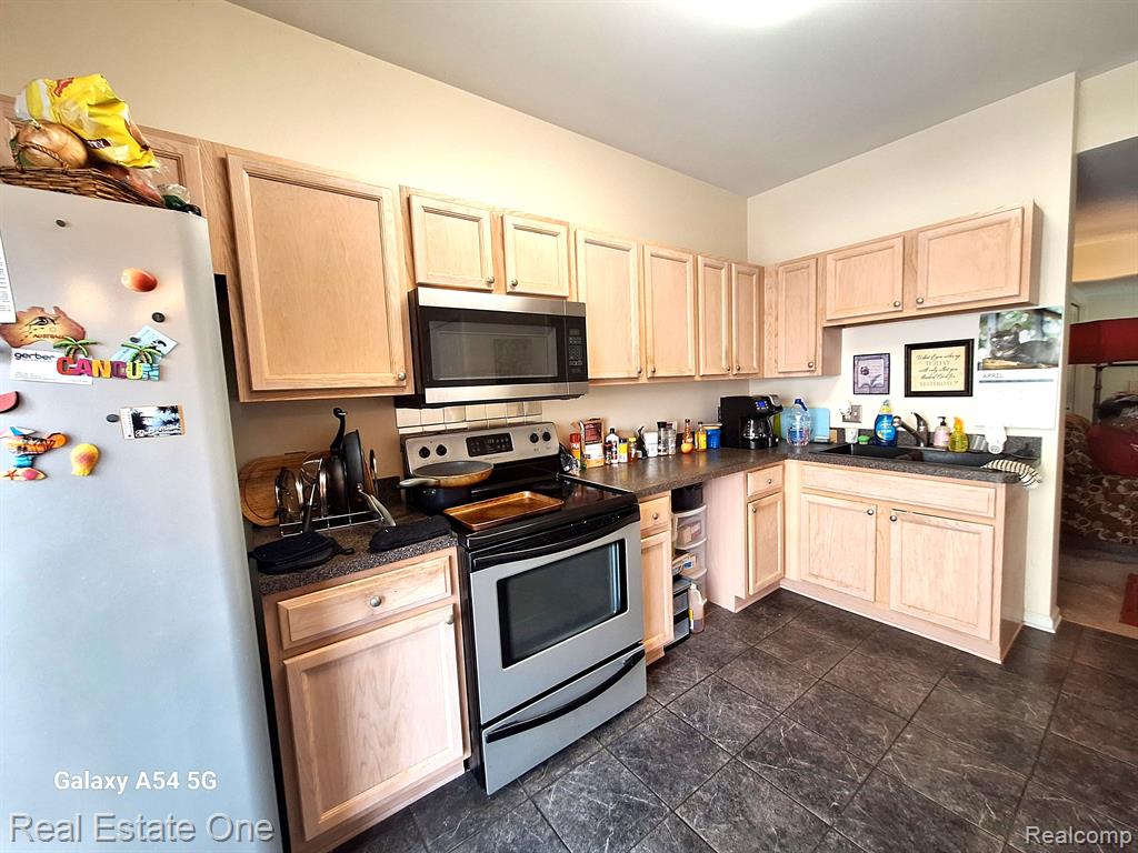 26707 ASHTON Drive, Woodhaven, MI 48183 — Photo 13