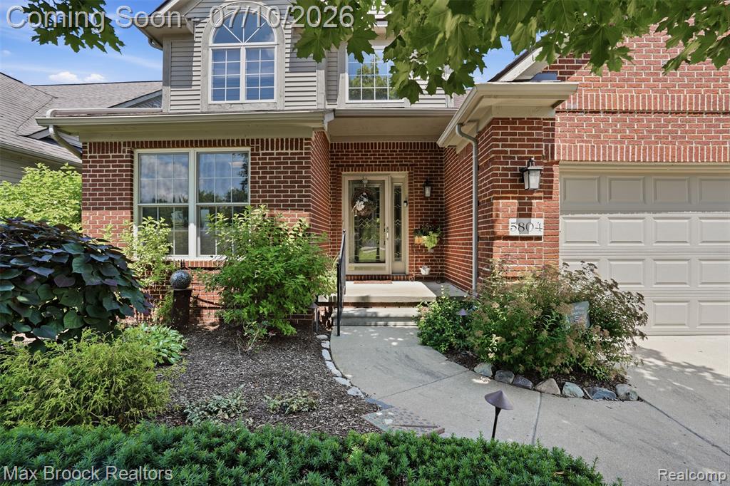 5804 S Windstar Circle, 22, Waterford, MI 48327 — front exterior