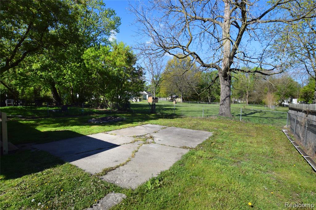 3508 Fern Avenue, Burton, MI 48529 — Photo 11