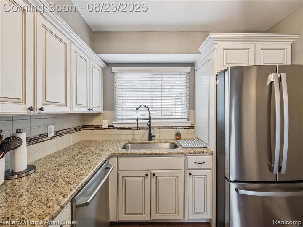 751 Kirts Boulevard, Troy, MI 48084 — Photo 15