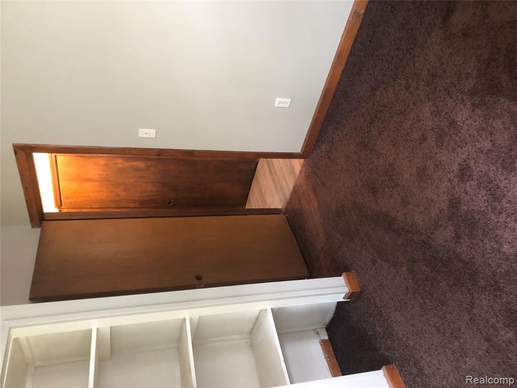 8304 Arlis Street, Commerce Twp, MI 48382 — Photo 18
