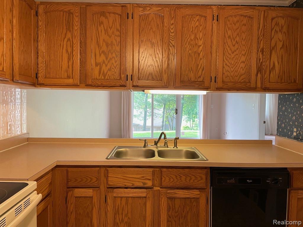 902 RIDGE Court, 122, Brighton, MI 48116 — Photo 10
