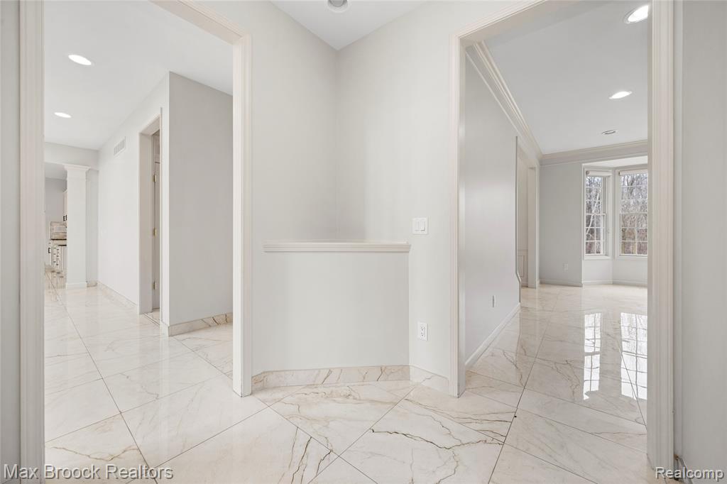 7083 Chatham Court, West Bloomfield, MI — Photo 34