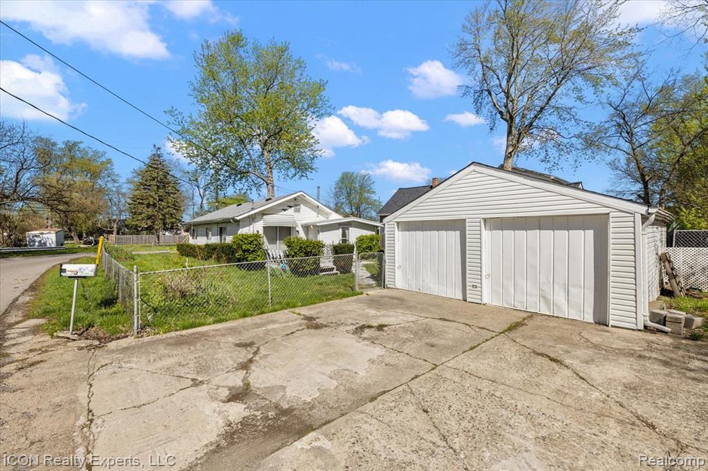 1801 Beechcroft Street, Keego Harbor, MI 48320 — Photo 7