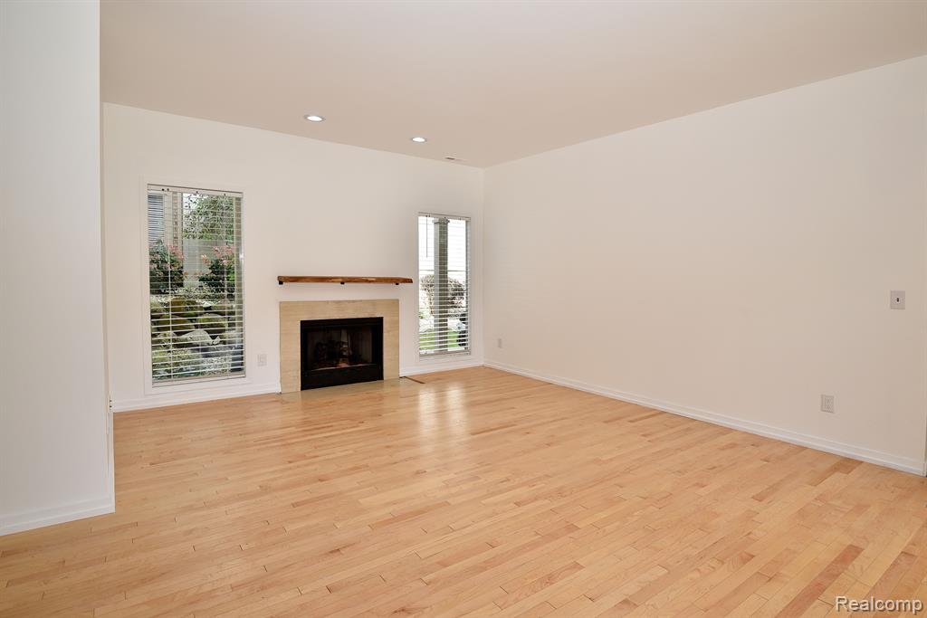 29439 LAUREL Drive, Farmington Hills, MI 48331 — Photo 5