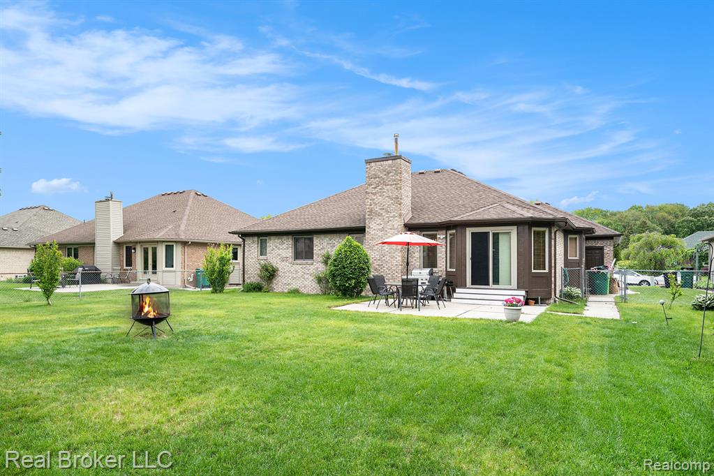50155 OXFORD Drive, Macomb, MI 48044 — Photo 24