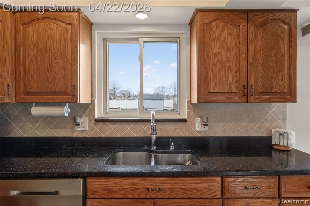 44226 Harsdale Drive, Canton, MI 48187 — Photo 17