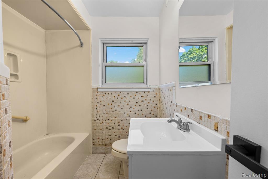8357 Margaret Street, Taylor, MI 48180 — Photo 5