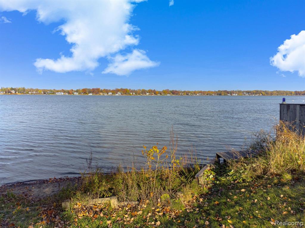 5404 SARVIS Avenue, Waterford, MI 48327 — Photo 5