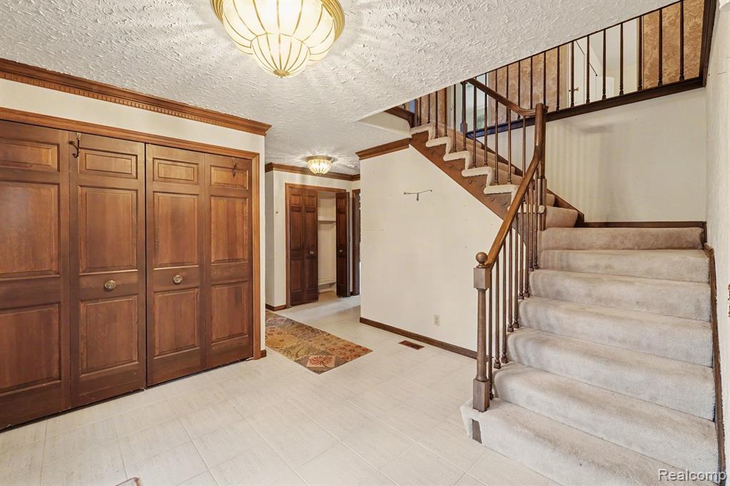 10391 Hills Lane Drive, Goodrich Vlg, MI — Photo 12